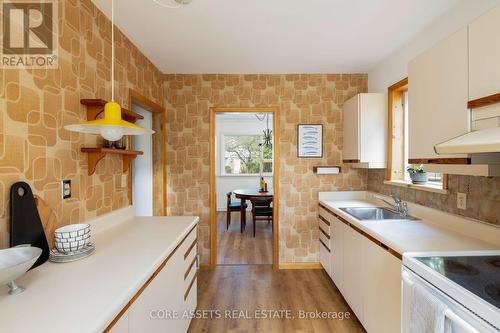 9 Lyndale Drive, Toronto, ON - Indoor Photo Showing Kitchen