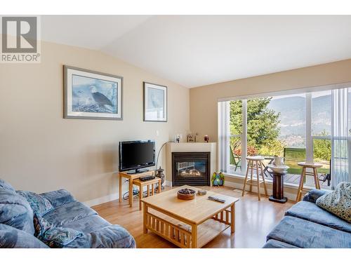 4200 Grandview  Drive Unit# 111, Castlegar, BC - Indoor Photo Showing Living Room With Fireplace