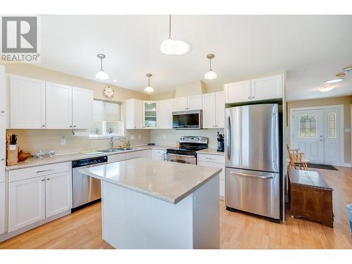 4200 Grandview  Drive Unit# 111, Castlegar, BC - Indoor Photo Showing Kitchen With Double Sink With Upgraded Kitchen