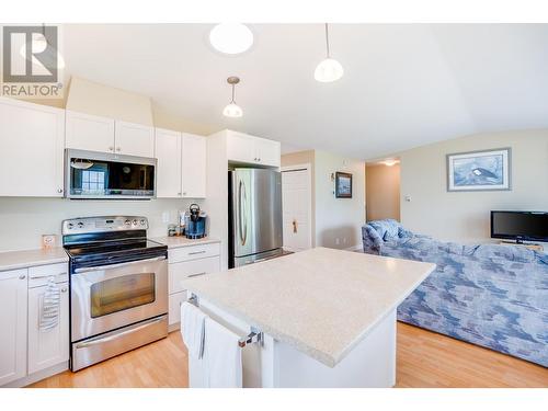 4200 Grandview  Drive Unit# 111, Castlegar, BC - Indoor Photo Showing Kitchen