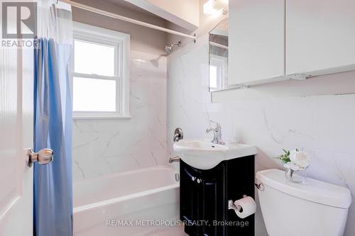 76 Albert Street W, Thorold, ON - Indoor Photo Showing Bathroom