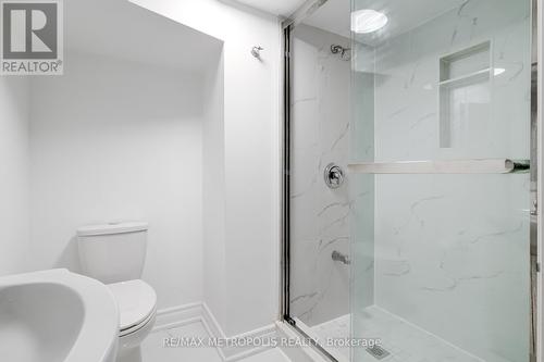 76 Albert Street W, Thorold, ON - Indoor Photo Showing Bathroom