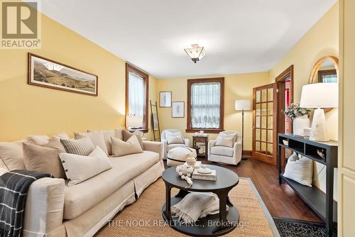 5416 Old Scugog Road, Clarington, ON - Indoor Photo Showing Living Room