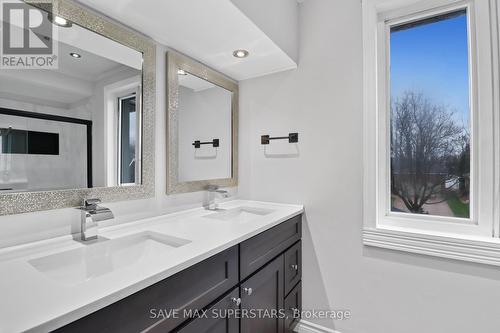 104 Brown Street, Barrie, ON - Indoor Photo Showing Bathroom