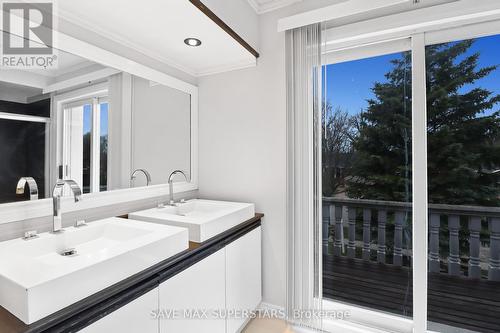 104 Brown Street, Barrie, ON - Indoor Photo Showing Bathroom