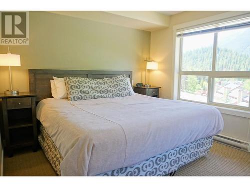 2049 Summit Drive Unit# 314B, Panorama, BC - Indoor Photo Showing Bedroom