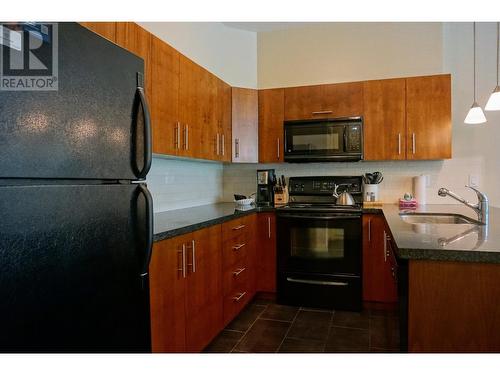 2049 Summit  Drive Unit# 314B, Panorama, BC - Indoor Photo Showing Kitchen