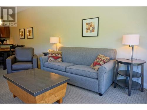 2049 Summit  Drive Unit# 314B, Panorama, BC - Indoor Photo Showing Living Room