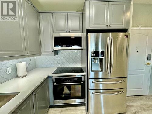 301 11001 13Th Street, Dawson Creek, BC - Indoor Photo Showing Kitchen