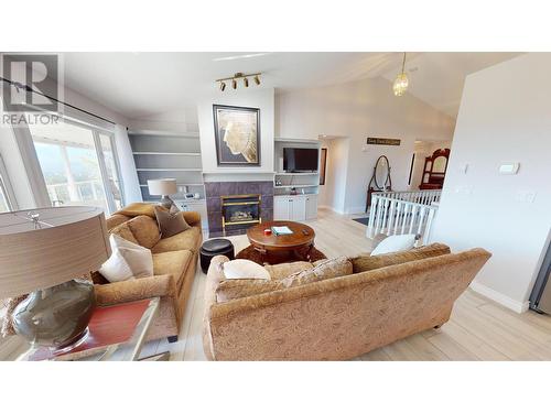 4904 Ridge Road Unit# 135, Radium Hot Springs, BC - Indoor Photo Showing Living Room With Fireplace