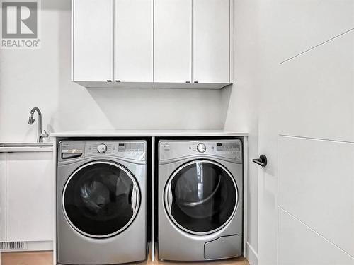 130 Flagstone Rise, Naramata, BC - Indoor Photo Showing Laundry Room