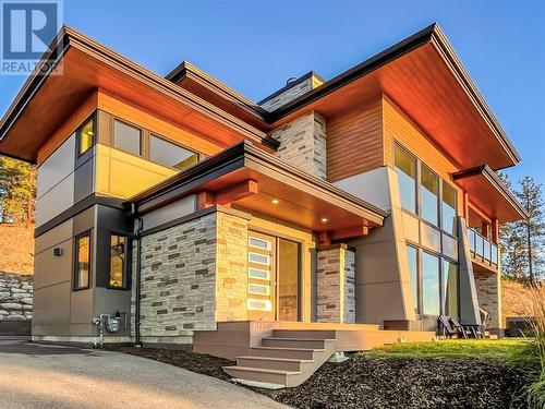 130 Flagstone Rise, Naramata, BC - Indoor Photo Showing Garage