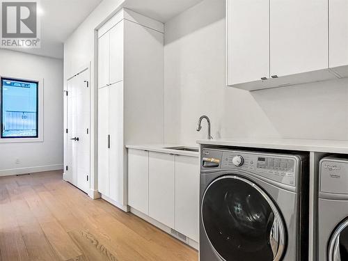 130 Flagstone Rise, Naramata, BC - Indoor Photo Showing Laundry Room