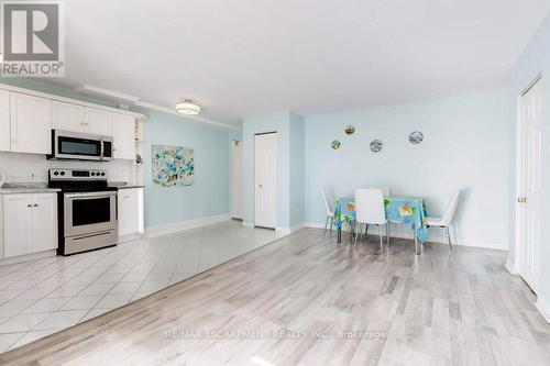 17 - 2373 King Street E, Hamilton, ON - Indoor Photo Showing Kitchen