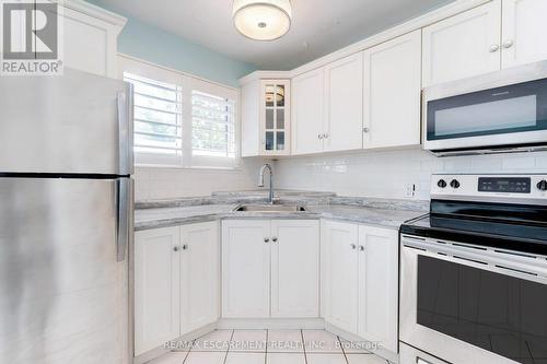 17 - 2373 King Street E, Hamilton, ON - Indoor Photo Showing Kitchen