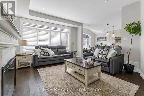 16 - 270 Main Street W, Grimsby, ON - Indoor Photo Showing Living Room