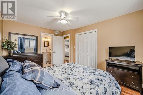 21 Longview Road, Hamilton, ON - Indoor Photo Showing Bedroom