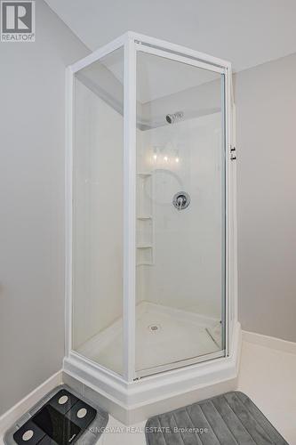 21 Longview Road, Hamilton, ON - Indoor Photo Showing Bathroom