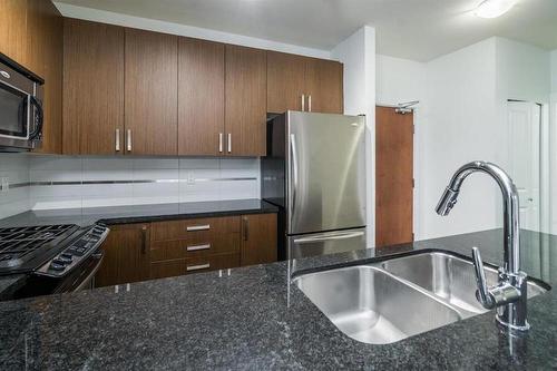 15988 26 Avenue, Surrey, BC - Indoor Photo Showing Kitchen With Double Sink