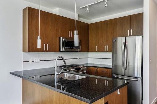 15988 26 Avenue, Surrey, BC - Indoor Photo Showing Kitchen With Double Sink