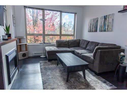 15988 26 Avenue, Surrey, BC - Indoor Photo Showing Living Room