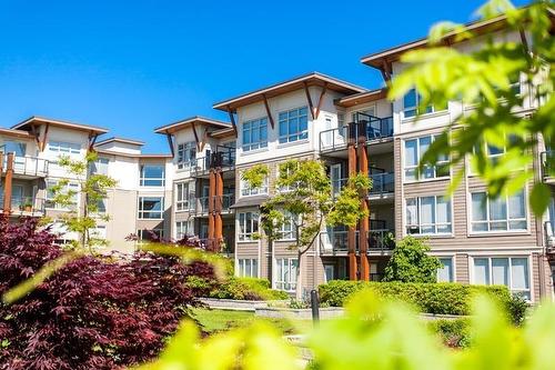 15988 26 Avenue, Surrey, BC - Outdoor With Facade