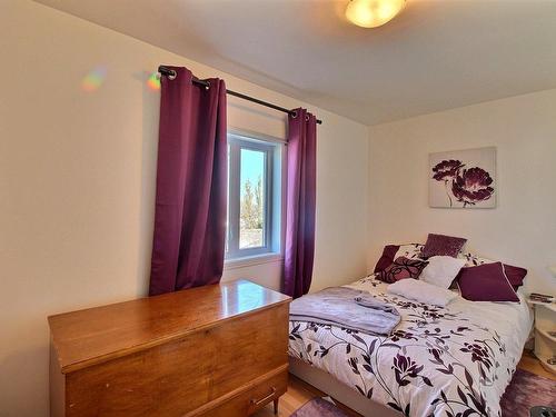 Bedroom - 549  - 551 Rue St-Laurent, Saint-Siméon, QC - Indoor Photo Showing Bedroom