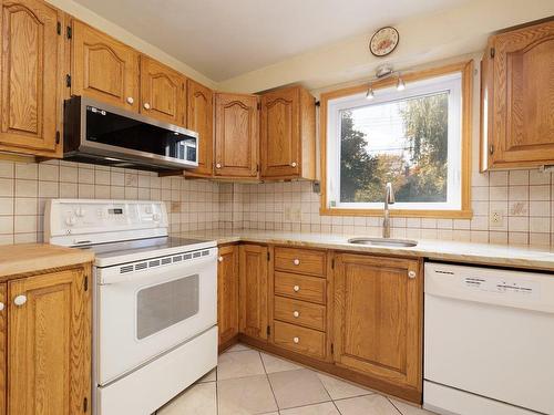 Cuisine - 725 45E Avenue, Montréal (Lachine), QC - Indoor Photo Showing Kitchen