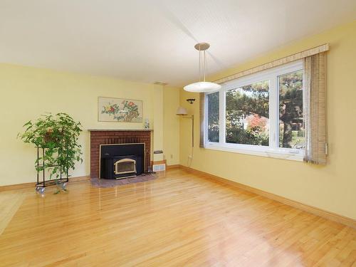 Salon - 725 45E Avenue, Montréal (Lachine), QC - Indoor Photo Showing Living Room With Fireplace