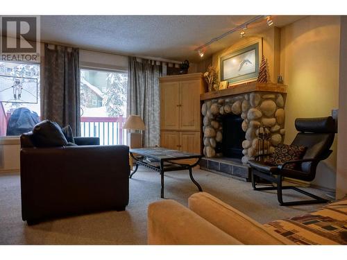 2030 Panorama Drive Unit# 1007, Panorama, BC - Indoor Photo Showing Living Room