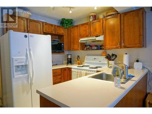 2030 Panorama Drive Unit# 1007, Panorama, BC - Indoor Photo Showing Kitchen