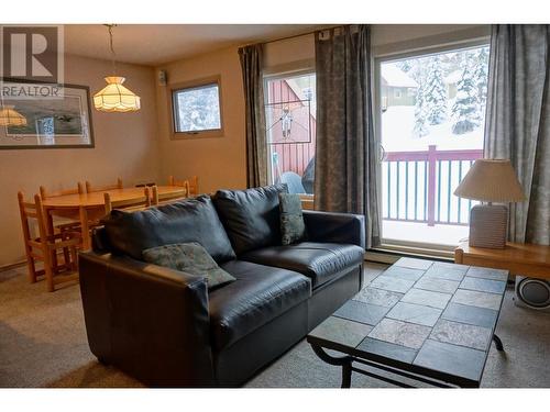 2030 Panorama Drive Unit# 1007, Panorama, BC - Indoor Photo Showing Living Room