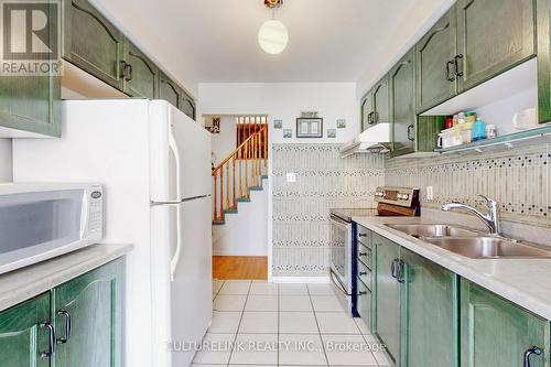 32 Clandfield Street, Markham, ON - Indoor Photo Showing Kitchen With Double Sink