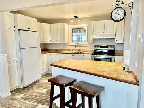 Kitchen - 620 Ch. Des Caps, Les Îles-De-La-Madeleine, QC - Indoor Photo Showing Kitchen With Double Sink