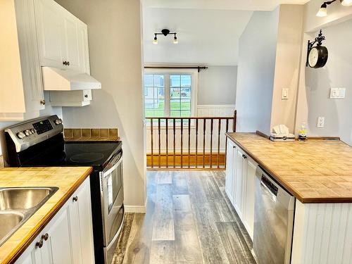 Kitchen - 620 Ch. Des Caps, Les Îles-De-La-Madeleine, QC - Indoor Photo Showing Kitchen