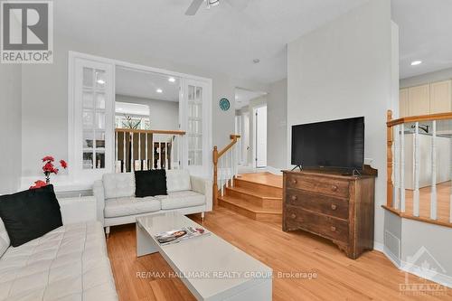 53 Bullock Avenue, Ottawa, ON - Indoor Photo Showing Living Room