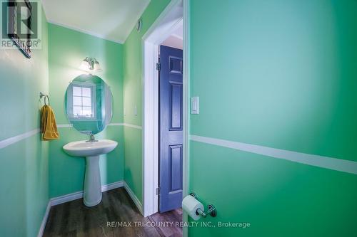 main 2 pc Bathroom - 26 Peach Tree Boulevard, St. Thomas, ON - Indoor Photo Showing Bathroom