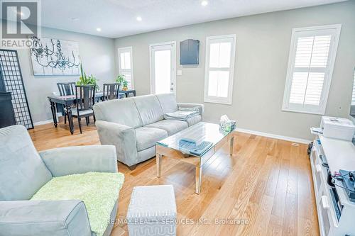 923 Sprague Place, Milton, ON - Indoor Photo Showing Living Room