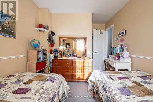 64 - 5475 Lakeshore Road, Burlington, ON - Indoor Photo Showing Bedroom