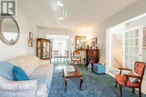 64 - 5475 Lakeshore Road, Burlington, ON - Indoor Photo Showing Living Room