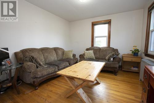 364 First Ave, Sault Ste. Marie, ON - Indoor Photo Showing Living Room