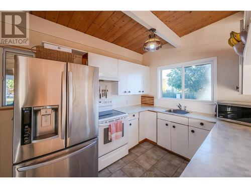 303 Hyslop Drive, Penticton, BC - Indoor Photo Showing Kitchen