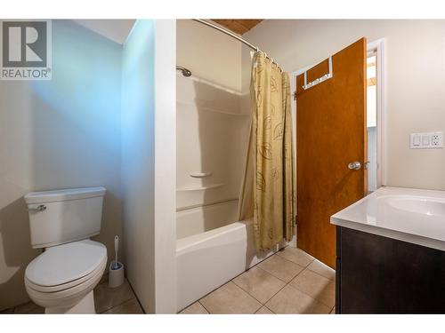 303 Hyslop Drive, Penticton, BC - Indoor Photo Showing Bathroom