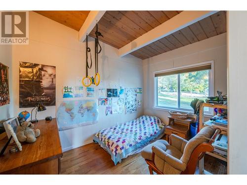 303 Hyslop Drive, Penticton, BC - Indoor Photo Showing Bedroom