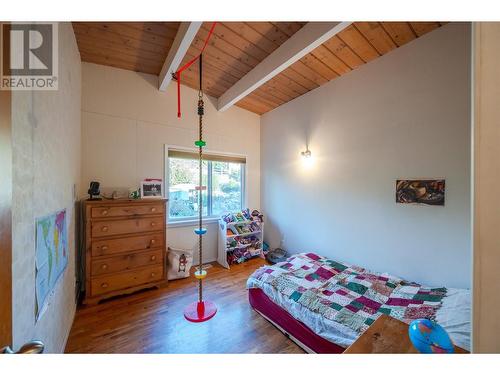 303 Hyslop Drive, Penticton, BC - Indoor Photo Showing Bedroom