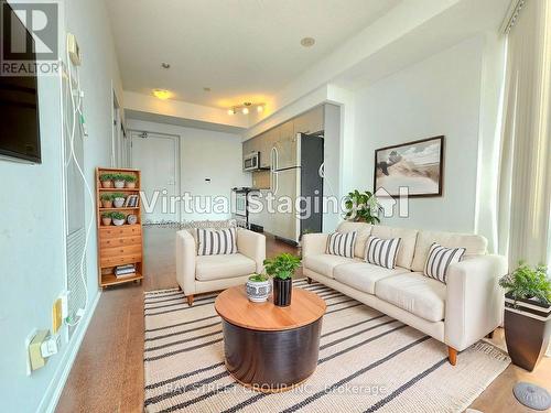 3409 - 832 Bay Street, Toronto, ON - Indoor Photo Showing Living Room