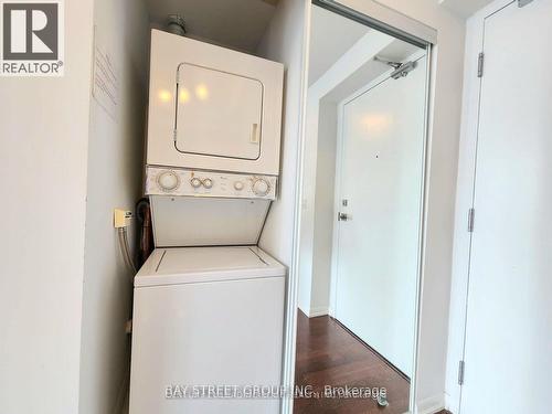 3409 - 832 Bay Street, Toronto, ON - Indoor Photo Showing Laundry Room