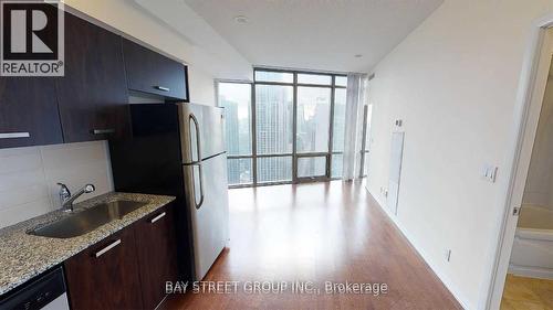 3409 - 832 Bay Street, Toronto, ON - Indoor Photo Showing Kitchen