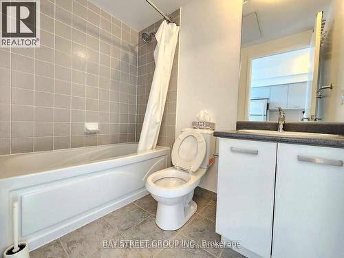 3409 - 832 Bay Street, Toronto, ON - Indoor Photo Showing Bathroom