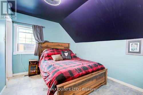 7 Bayview Drive, Quinte West, ON - Indoor Photo Showing Bedroom